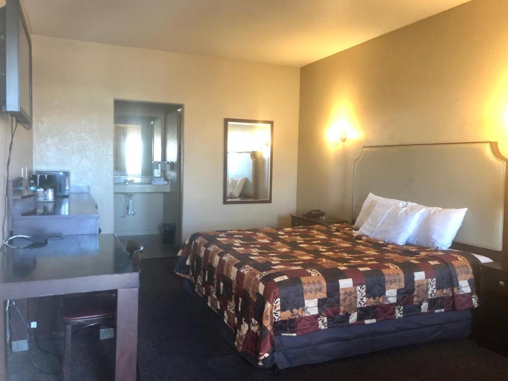 Superior King Room interior